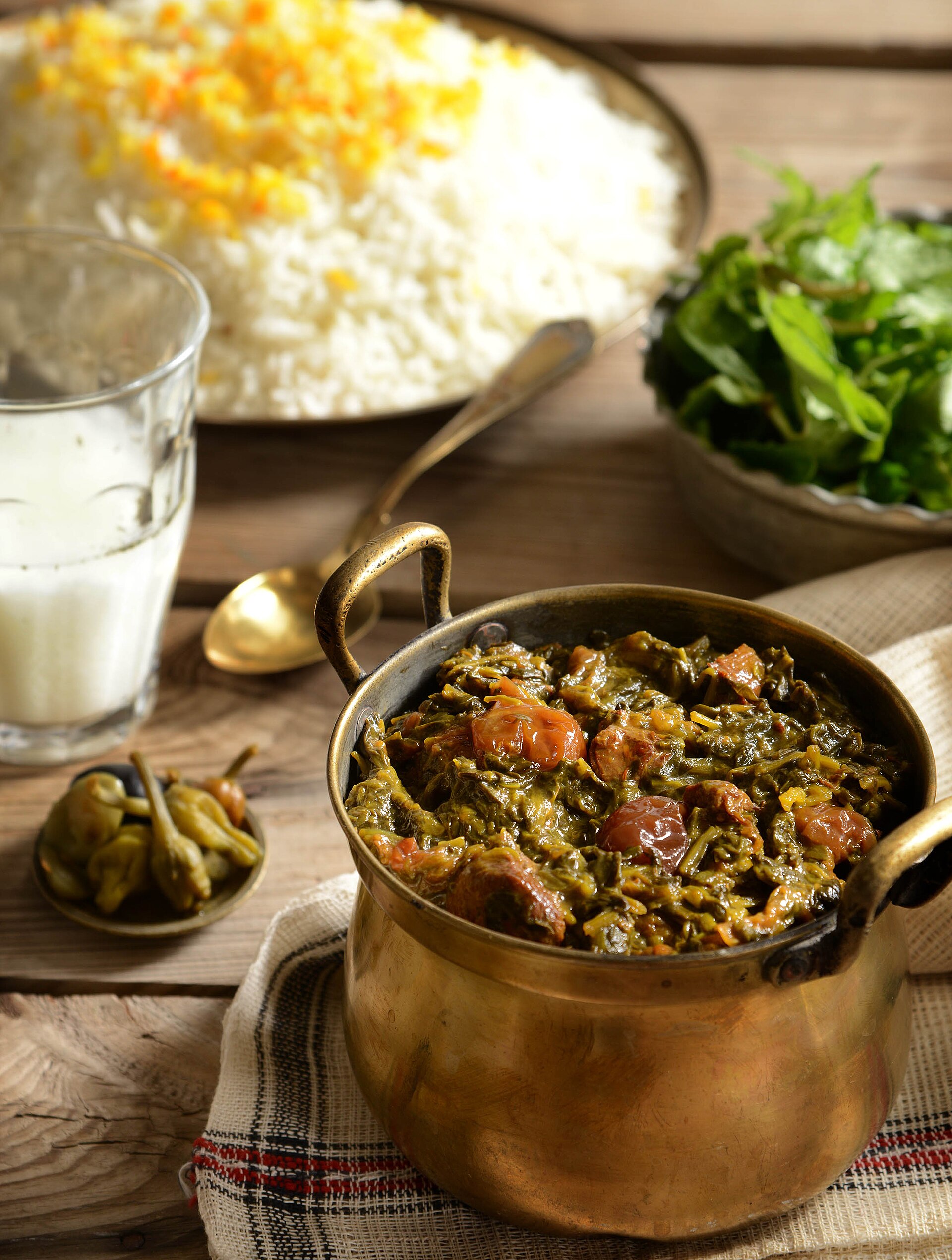 Khoresh-e esfenaj — Persian spinach stew with dried lime